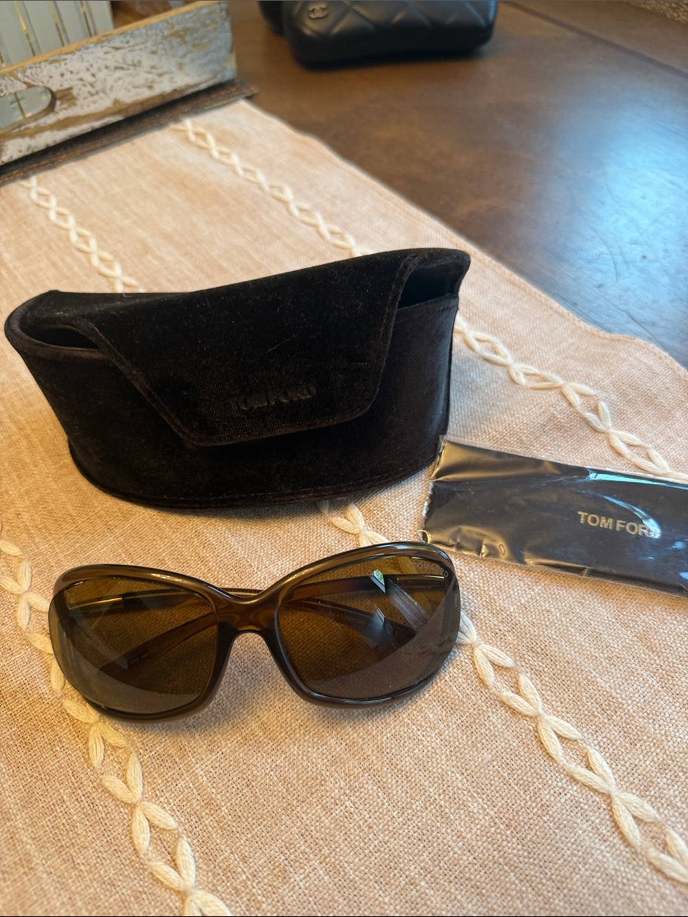 Tom Ford Brown Sunglasses with Brown Velvet Case and cleaning cloth